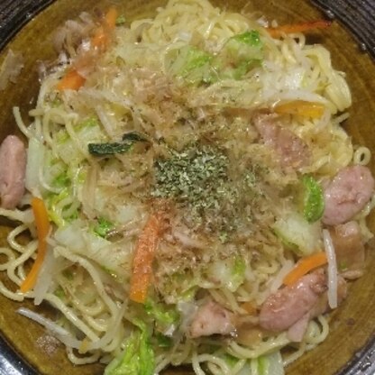 普段は別のフライパンで麺だけ炒めるのですが、レンジだと簡単ですね(*^^*)レシピありがとうございます。